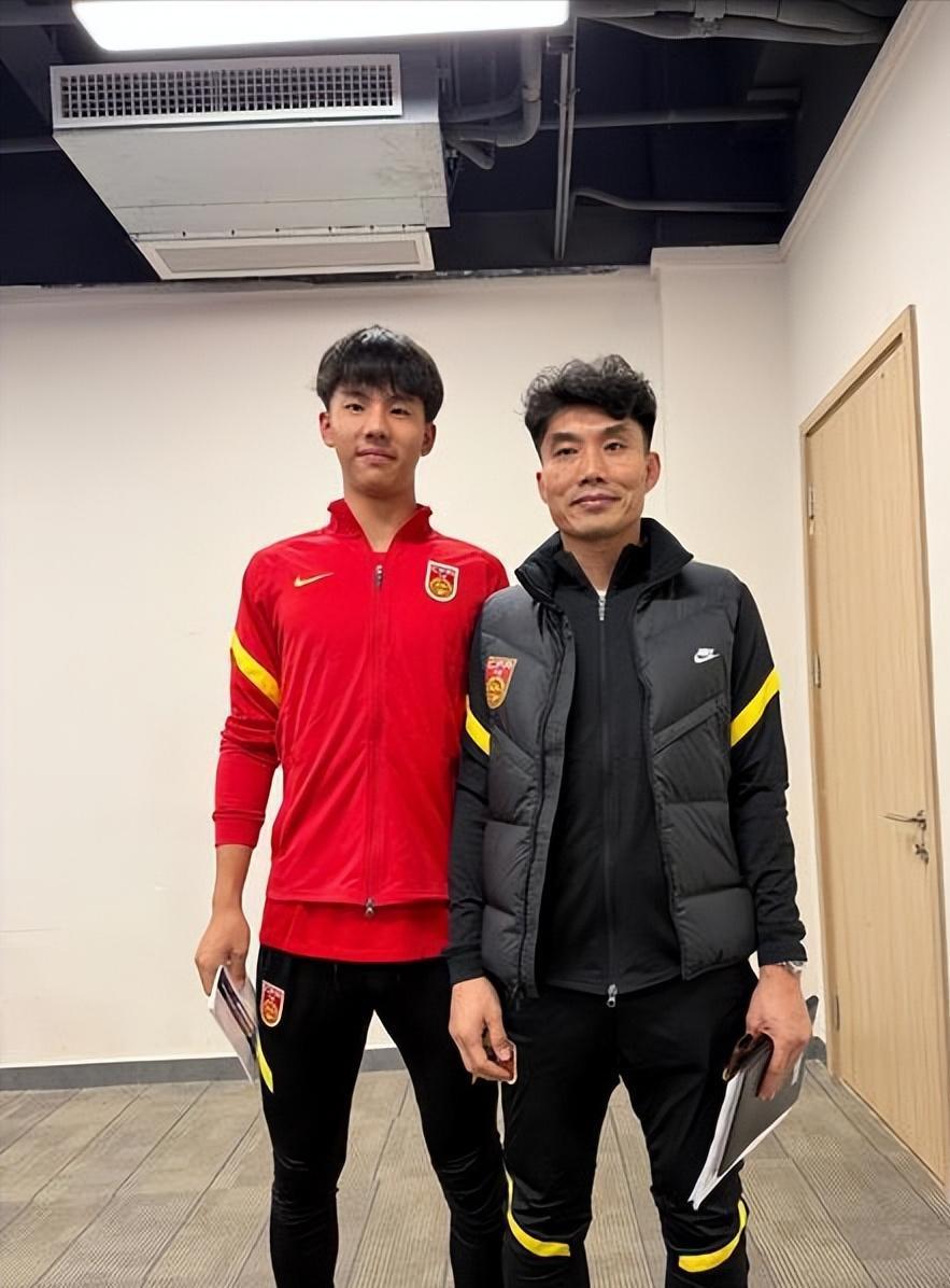 app下载-原来他俩是父子,父亲是国安名宿,儿子是U18新秀 已登陆英超球队