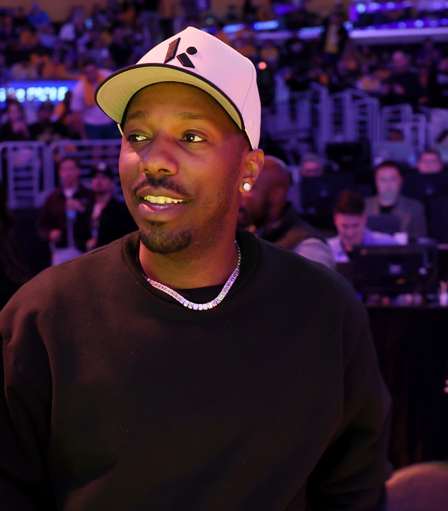 星空体育-未来成谜！詹姆斯还会继续征战NBA吗？他会接受多大幅度的降薪？